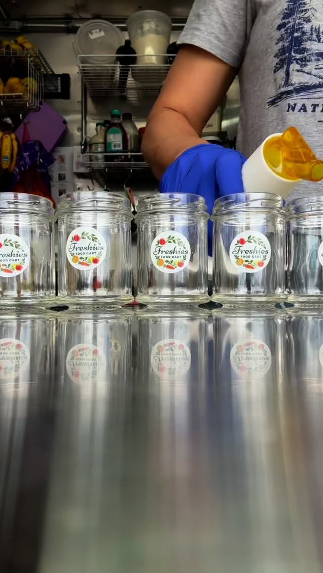 🍋 Fresh Made by Freshies 🍋 🍊
These shots will have you buzzing in all the right ways! Get an immunity boost with vitamin c straight from the source and lighten up with the anti-inflammatory properties from ginger and turmeric.
Cheers!
Freshies is open at @theblocksilverthorne
Thursday: 10-3
Friday-Sunday: 10-4