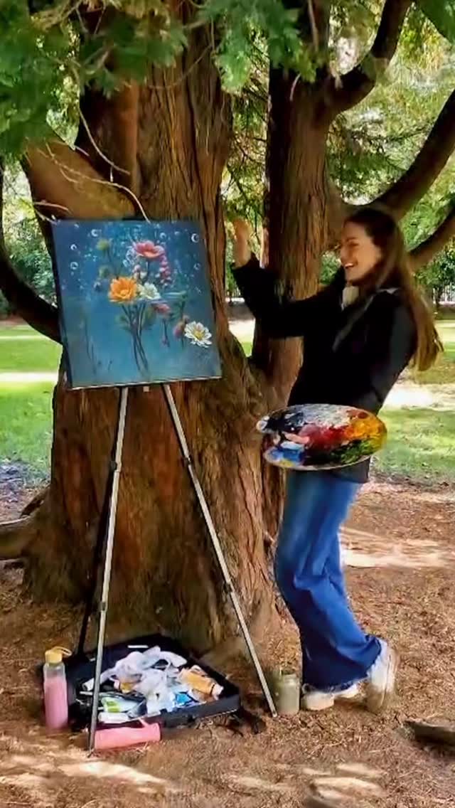 ✨ There’s nothing I love more than painting outdoors, the fresh air, the colours, the conversations with amazing new people 🎨💫 Every canvas feels like an adventure, and I’m so excited to share mine with you.
Follow along if you love bold colours, emotional art, and seeing creativity come to life 🌸🌊
#ArtistOnTheRise #ContemporaryArt #ArtReels #PaintingProcess #ArtCollectorsOfInstagram #ModernArtDaily #InspiringCreatives #ColorLovers #EmotiveArt #VibrantArt #CreativeCommunity #WatchMePaint #FineArtist #ArtInspiration #GlobalArtScene #DiscoverArt #ArtWorld