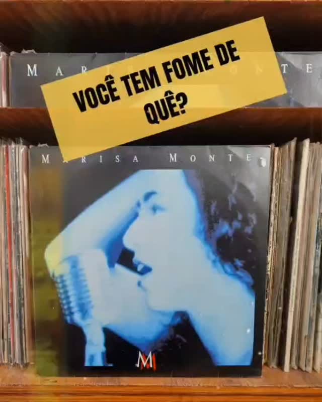 Você tem fome de quê?"
No seu álbum de estreia, a Marisa Monte respondeu a essa pergunta com uma tremenda ousadia: um disco ao vivo, gravado em um teatro pequeno, com uma simples unidade móvel. Sem o polimento do estúdio.
Essa fome por autenticidade e por algo real é a essência do MM. Um discão de repertório eclético que nos presenteou com a "fome" do Titãs, a alma de Tim Maia em "Chocolate", o desapego de Os Mutantes em "Ando Meio Desligado" e a poesia de Nelson Motta em "Bem que se quis".
Mais do que um álbum, é um banquete musical. Um registro obrigatório em qualquer coleção que se preze!
Disponível em nosso site - link na bio
#MarisaMonte #MM #MPB #Vinil #DiscoDeVinil #Colecionismo #A VozDoVinil #MusicaBrasileira #titãs
