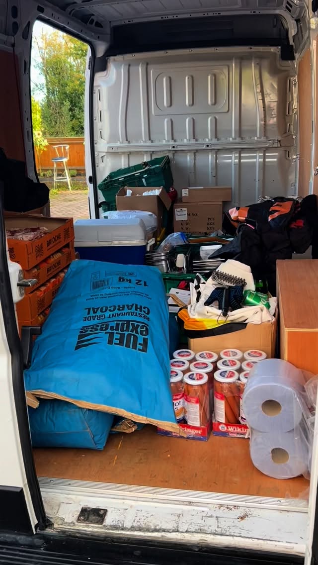 Van loaded - @bigbash_highwycombe, @hellfirebbqco is on its way for opening night! 🔥
TONIGHT, comedy night 🎭
Who’s coming, tickets still available
#bbq #hellfirebbq #chefslife #bbqlovers #festivevibes #comedy #livemusic #beerfestival