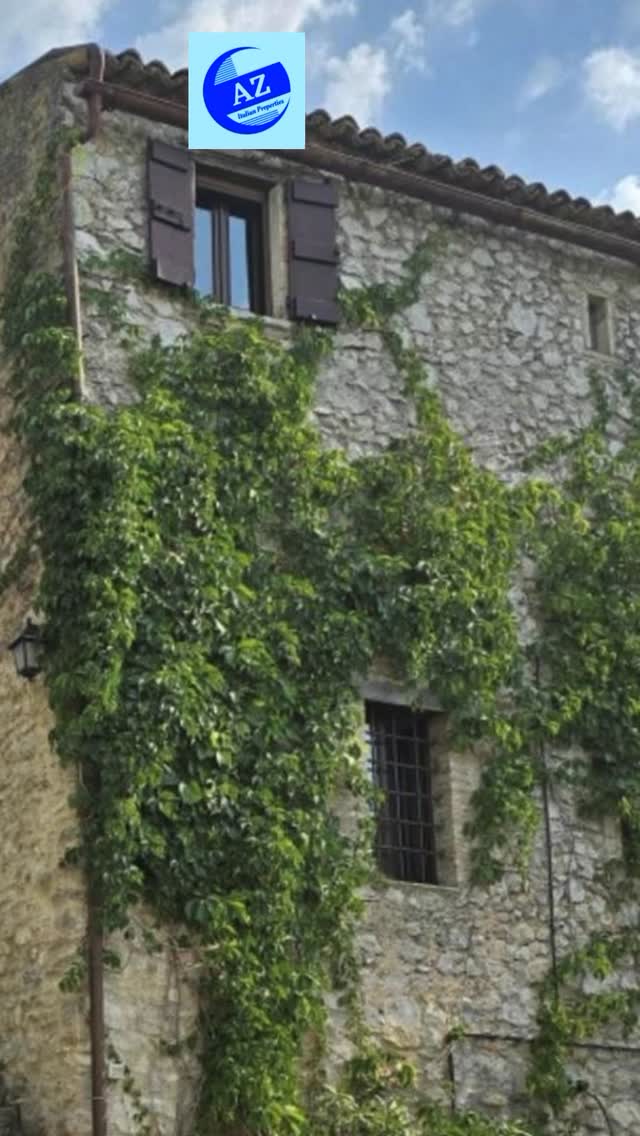 🏰 Historic Manor in Umbria – €410K 🌿
15th-century country residence near Spoleto.
6 beds • 3 grand living rooms • gardens + pool potential • 10ha woodland • panoramic valley views.
Perfect as a private retreat or boutique B&B.
#Umbria #ItalyProperty #HistoricHome #DreamHouse #CountryLiving #RealEstateItaly #Spoleto #InvestInItaly #BoutiqueBB #ItalianDream