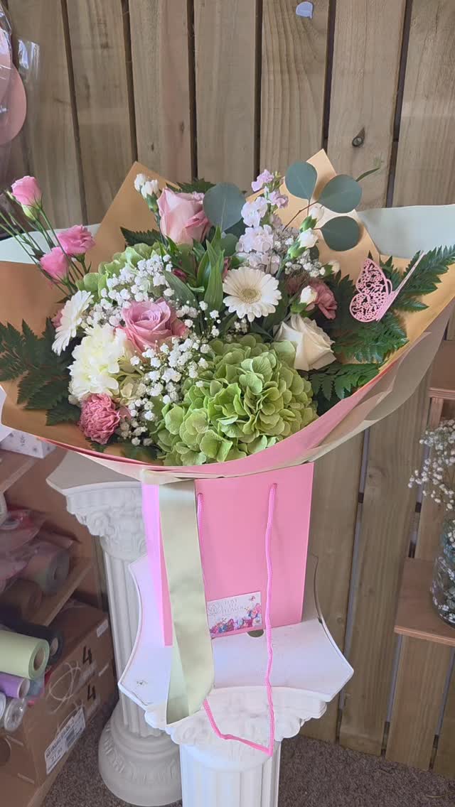 ✨ Say hello to Hydrangea Heaven 💙 A dreamy bouquet that’s soft, full & totally show-stopping 🌸
these dutch hydrangeas are absolute beauties 😍
www.lovetoflower.co.uk