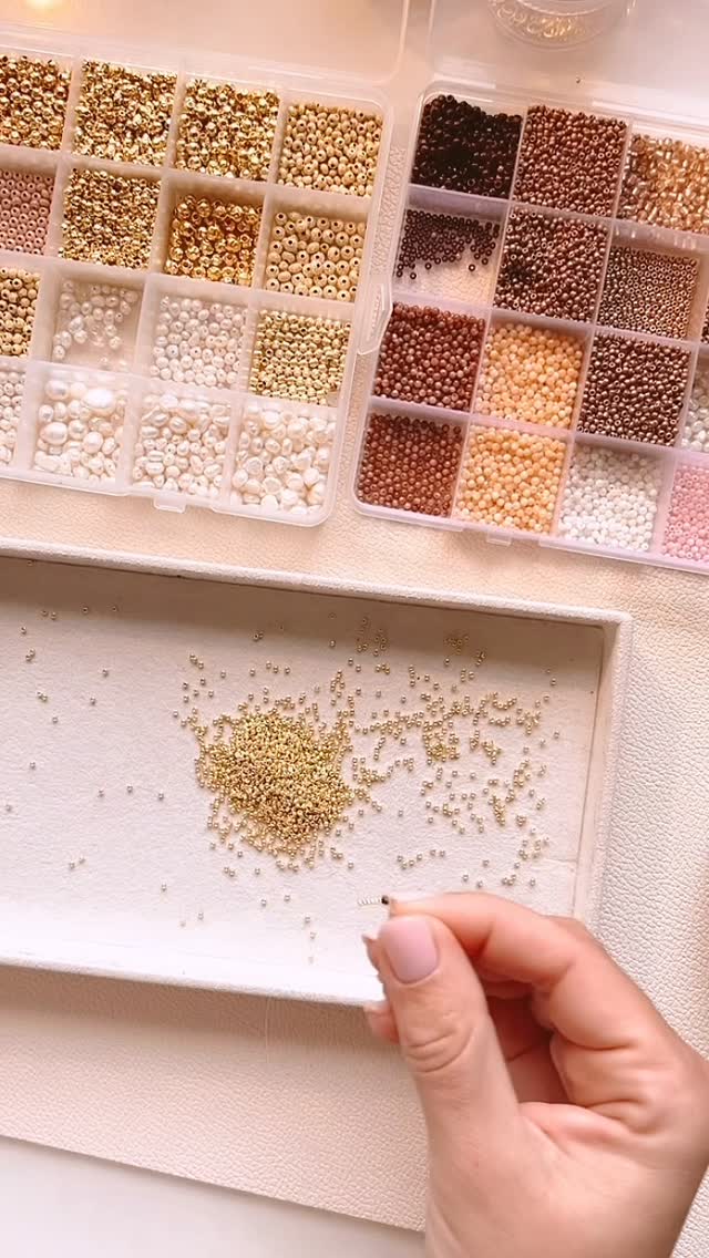 ✨ New season, new colors, new vibes ✨
Fresh collections are on their way – unique, #handcrafted jewelry made with love 😍
#NewSeason #HandmadeJewelry #ComingSoon #UniqueStyle #JewelryWithSoul #Håndlaget #Smykker #UnikeSmykker #SesongensFarger