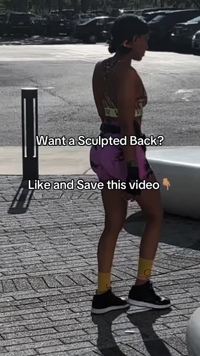 Back gains only 💪🏽🔥 12 reps x 3-4 sets to tone & define:
12 reps x 3-4 sets:
1️⃣ Standing Tubing Shoulder Press
2️⃣ Push-Ups
3️⃣ Compound Rows
4️⃣ Close-Grip Lat Pulldown (Men do Wide-Grip)
Let’s sculpt that back! #BackWorkout #BackDay #ToneUp #Fitness #Tone