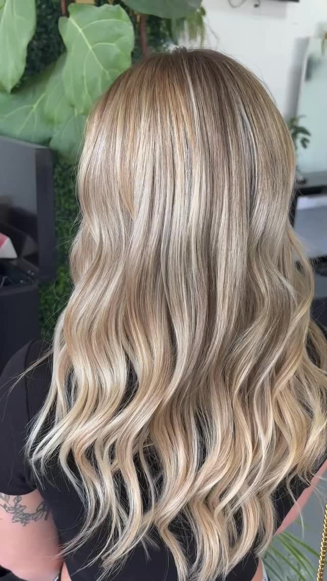 Summer is almost over. Hello Fall 🍂
@sco.tthair
#iowa #ames #amesiowa #iowahairstylist #ameshairsalon #redken #ameshairstylist #iowahairsalon #loreal #lorealprofessionel #haircolor #haircolorist #blonde #highlights