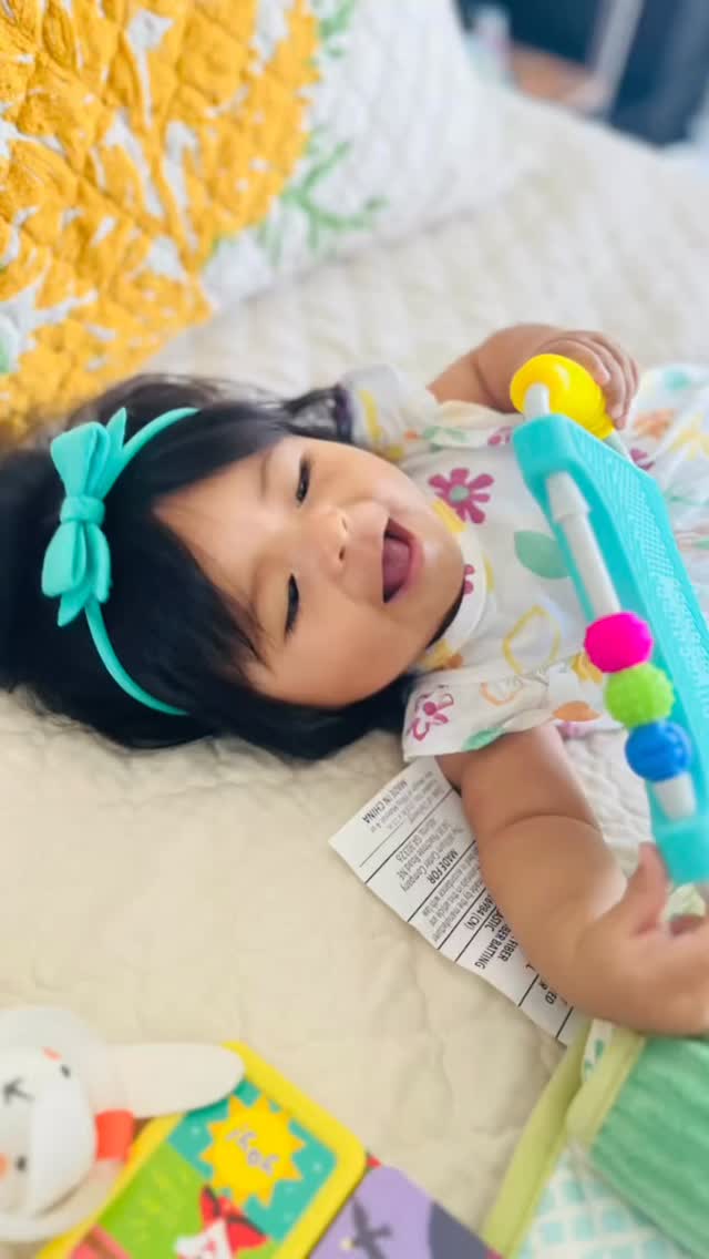 As a speech language pathologist (and mama cheerleader 👋), I love reminding parents that tummy time is about more than building neck and core strength. Baby Elise does not love tummy time but she does LOVE music and mommy’s voice so… I make tummy language time!
When you sing during tummy time—like Wheels on the Bus—you’re also:
🗣 Exposing baby to rhythm and repetition (great for early language)
👀 Holding baby’s attention with your familiar voice
🤝 Turning tummy time into a bonding experience, NOT a chore!
At 5 months, little ones are soaking in every sound you make. So even if you feel like a broken record singing “round and round” on repeat… baby’s brain is lighting up each time. ✨
💕 Mamas, you are your baby’s favorite voice and best teacher. Keep singing, keep talking, keep cheering them on. You’re doing amazing.
What’s your go-to tummy time song? 🎶 Let me know below! 👇 #SpeechPathologistTips #EarlyLanguageDevelopment #MomSupport #TummyTimeTips #BabyMilestones #SLPForMoms #bebravespeechtherapy #speechtherapy #northcountysdmoms #privatepracticeslp #escondidocalifornia #momslp #escondidokids #sandiegoslp