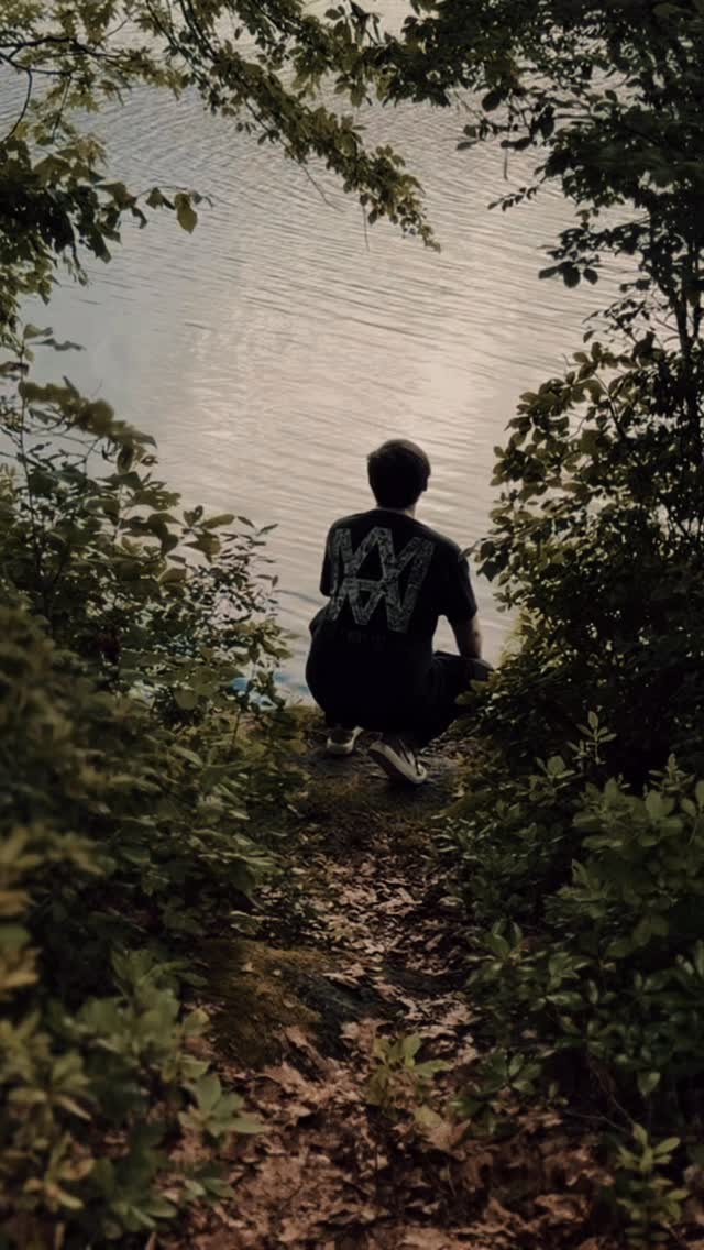 41.5801° N, 71.4774° W — the heart of Rhode Island.
The horizon shifts, and with it new paths unfold. Code Carriers know the signs: art, motion, and creation converging where the land meets the sea. The next signal is closer than you think.
#RhodeIslandCreatives #NewEnglandArtists #MovinArtis #squad4ourlife