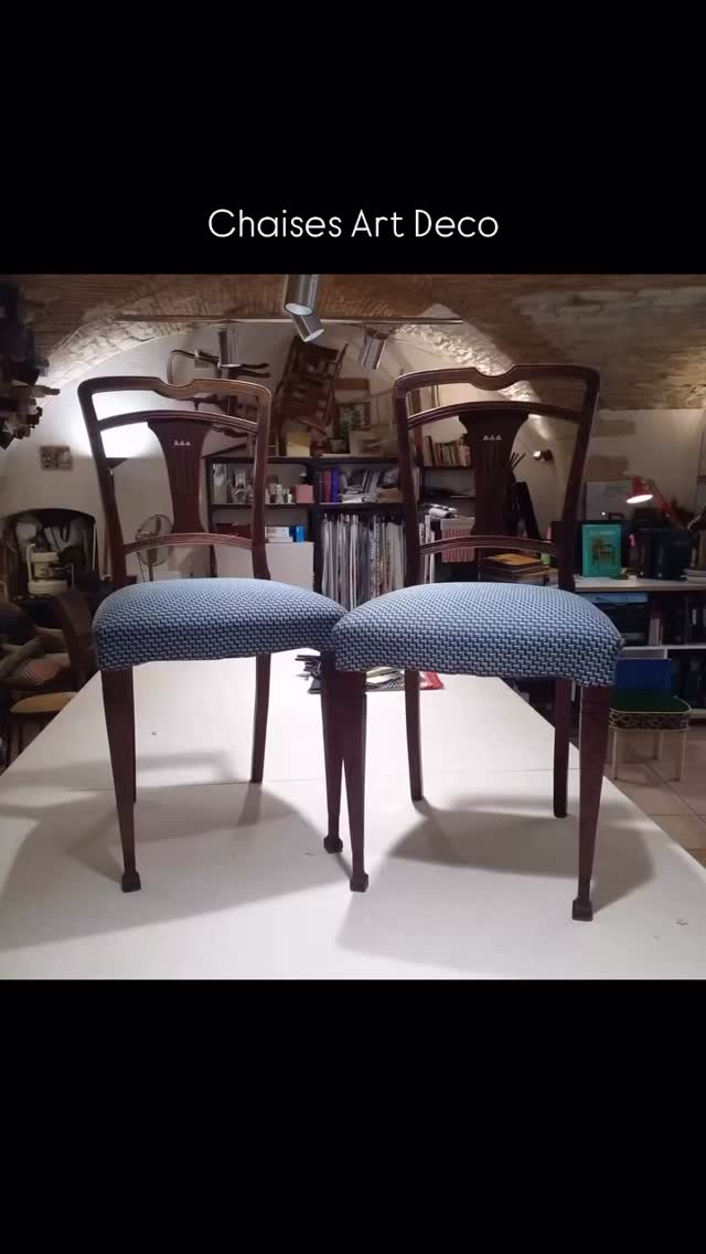 Recouverture d’une paire de très belles chaises art déco avec un magnifique tissu de chez @rubellifrance Nexus coloris Blu
🤩
#artdeco
#artisantapissier
#tapissierdecorateur
#savoirfairefrancais
#fabricationfrançaise
#interiordecoration
#interieursurmesure
#tapissiernîmes
#upholstery
#handmade