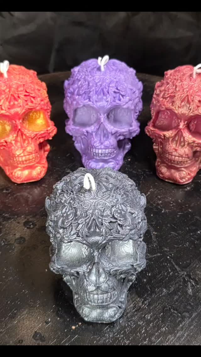 Now is the time to get your #wholesale & #retail #Halloween orders in at www.MelmadeScents.com
#candles #handmade #gifts