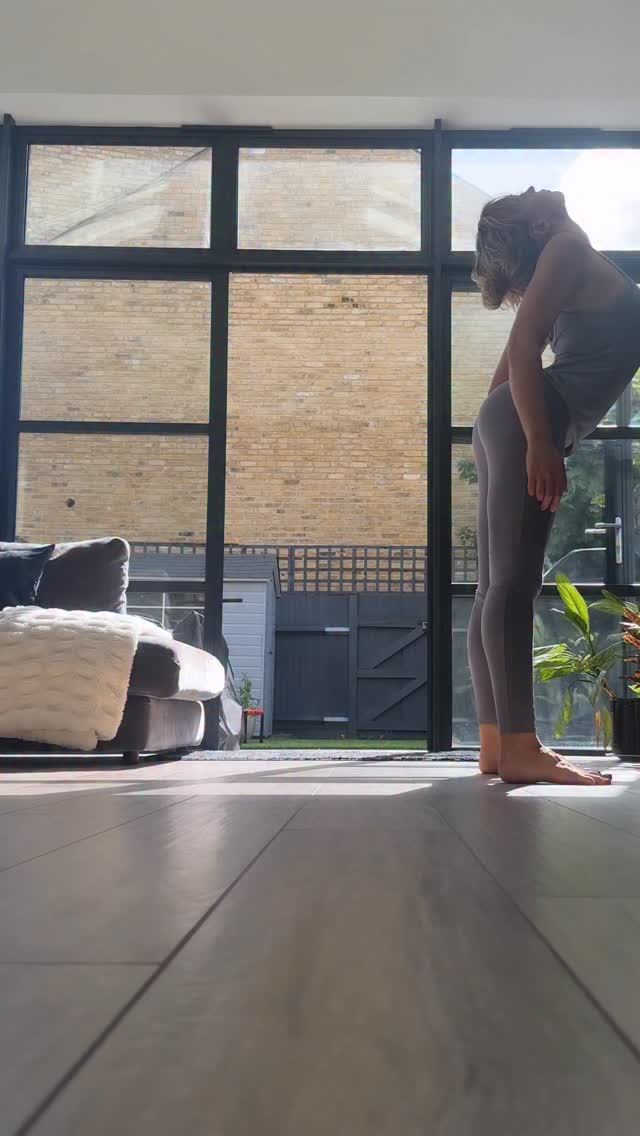 Backbends are always my favorite language.
For today’s #alogoldenmoments , I’m transitioning through some of my favorite backbend shapes. It’s always really fun to be creative and see where movement takes you. Sometimes I don’t have a plan — I just flow and see where my body naturally wants to go. Today my back felt really good!
#aloyoga #backbends #flyingcobra #snakepose #upback #pinchapress #pinchaplay #scorpionpincher #contortion #contortionshape #theartoftransitions #flexibility #movementpractice #yogaflow #bodypositivity #mindfulmovement