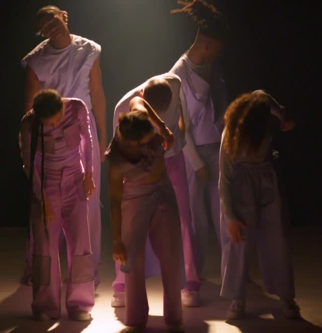 MEMENTO back on tour.
With @laura_nala5 @malboneige @lol_serrano @itsj_yce @filipe.frvncisco @myax_ed @rreverse_ @bill_lebottier_ @rvndom_c
💿 @nikit.music
💡 @judithleray_light
👖 @not_famous_anymore
🎥 @josselincarre