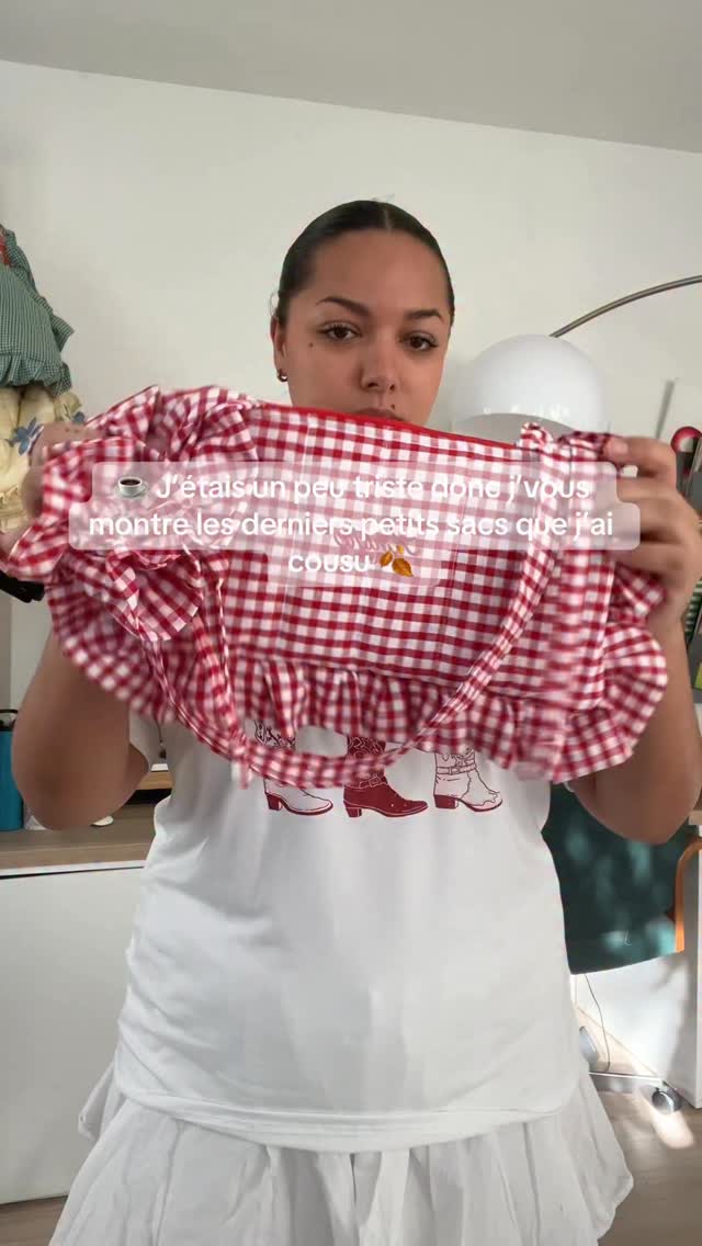 J’ai préparé toutes les commandes en Vichy rouge, sachez que je suis très jalouse, je n’ai pas encore eu le temps de me faire un sac avec ce tissu 🌸
Vous avez peut être repéré son nouveau copain, disponible sur le site: le Vichy vert ? 🌲