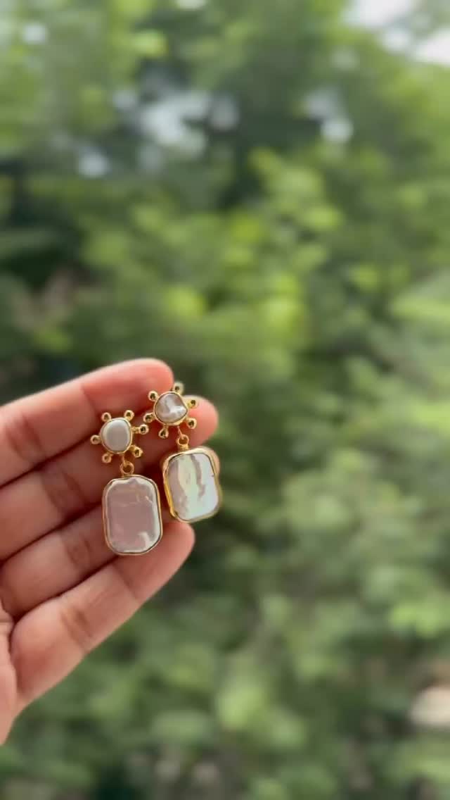 Pearls are forever!
#sustainablefashion
#atrangibykritika
#sustainablejewelry
#handmadejewelry
#pearljewelry
#smallbusinessindia
#earrings