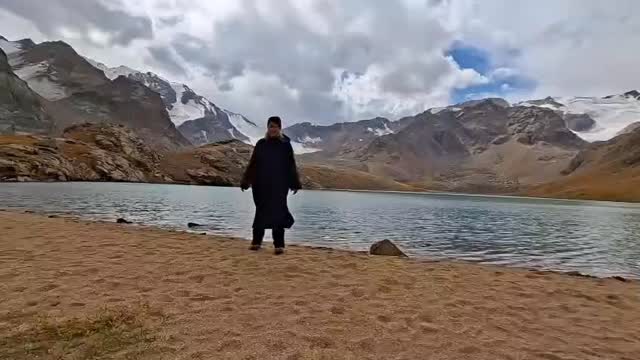 Elise can’t make it to class as she is in #krygyzstan but she is desperate to dance #solojazz!