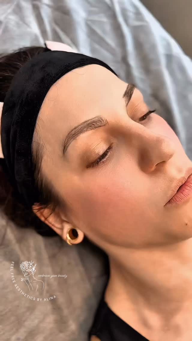 In Love - nicht nur mit diesen Augenbrauen, sondern auch mit dem Menschen, der sie trägt! 🤍
Selten einer solch coolen Socke begegnet!
Viiielen Dank für Deinen Tiefsinn, Deinen Humor und vor allem Dein Vertrauen! 🫶🏼
#swisscolorpigments 204 Hazel Brown 206 Cocoa Brown
#kwadronneedles Kwadron PMU Optima Cartridge with Membran 30/1RLLT
#inlove #coolesocke #permanentmakeup #powderbrows #swisscolor #loveyourself #lovewhatyoudo #happywhenyouare