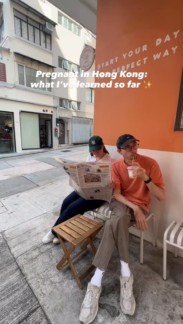 Pregnancy in Hong Kong comes with its own unique set of challenges (and surprises). ☕️
Here are a few things I’ve learned so far:
☀️ Invest in linen + cotton clothing — the heat + humidity can feel 10x stronger during pregnancy & trigger nausea!
🥭 Local fruit stalls are your best friend — easy way to snack on fresh, cooling fruits 🛍️ Baby shopping here can be tricky if you’re used to the selection of brands in the west — some good resources to check out are @jakewell.hk @babycentral_hk @mothercarehongkong
I’ll be sharing more in my new series “New Mom in Hong Kong” — from where to shop to what Chinese confinement is really like.
👋 Any other HK or SG moms here? I’d love your best tips! 🙏 🌻