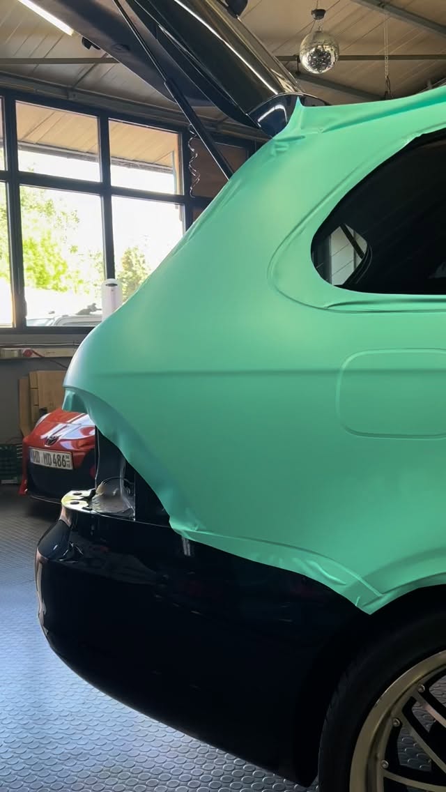 Sieht leicht aus?- mach’s selbst 😉oder sichere dir noch heute deinen Termin ❗️
➖➖➖➖➖➖➖➖➖➖➖➖➖➖#folierung #work #carwrapping #folie #avery #bruxafol #3m #oracal #vollfolierung #kpmf #carsofinsta
