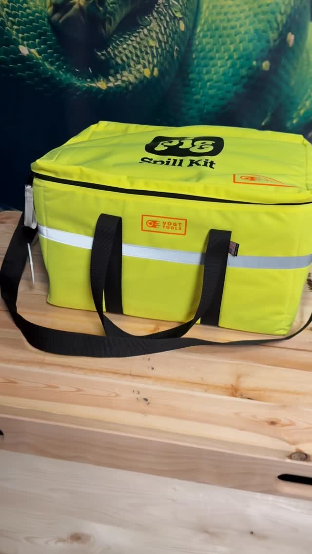 Im Einsatz zählt jede Sekunde.
Mit unserer ADR-Notfall-Tragetasche von vogt tools sind wir sofort bereit – ohne mühsam Granulat ausstreuen zu müssen.
✅ Matten und Strümpfe direkt einsetzen
✅ Flüssigkeit aufnehmen
✅ sauber entsorgen
Schnell, effektiv und immer griffbereit – genau das, was eine Feuerwehr braucht. 💪
#Feuerwehr #Einsatzbereit #vogttools #Leckagen