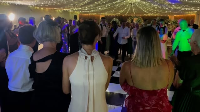 Simply magnificent, Sir 👏 a great night of Irish/Rock/Pop and Indie bangers for Martha and Jordan and their fantastic guests ❤️ @martyndrabik vocals @tristanevansgtr @korolevamoon Maciek and Gazza 🥁 #weddingband #Irishmusic #irishtrad ##weddingentertainment #entertainmentindustry #livemusic #coverband #Irishweddingbanduk #functionband #rockcoversband #miraclecure_band #thescene #indiecoversband #ibanez #ibanezprestige #fishman #martinaudiolondon #voxampsuk #weddingbands #corporateevents #irishtrad #Irishmusic #turbosound #eventsplanner #ceilidh #ceilidhband #corporateeventplanner #corporateevents #myweddingsuppliers #folkweddingband #miraclecure_band