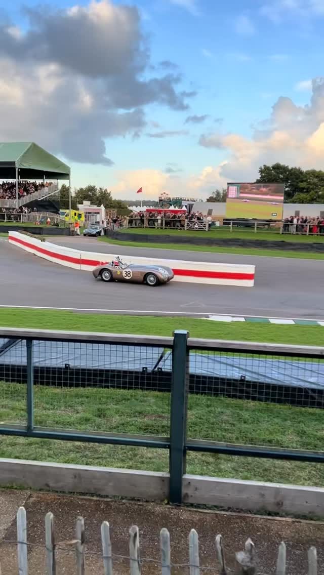 A few highlights from this years Goodwood Revival. Fantastic as always and the rain didn’t dampen anyone’s spirits!
.
.
#classiccars #classicracing #goodwoodrevival #carsofinstagram #alfaromeo #ferrari #vwbeetle #reviveandthrive