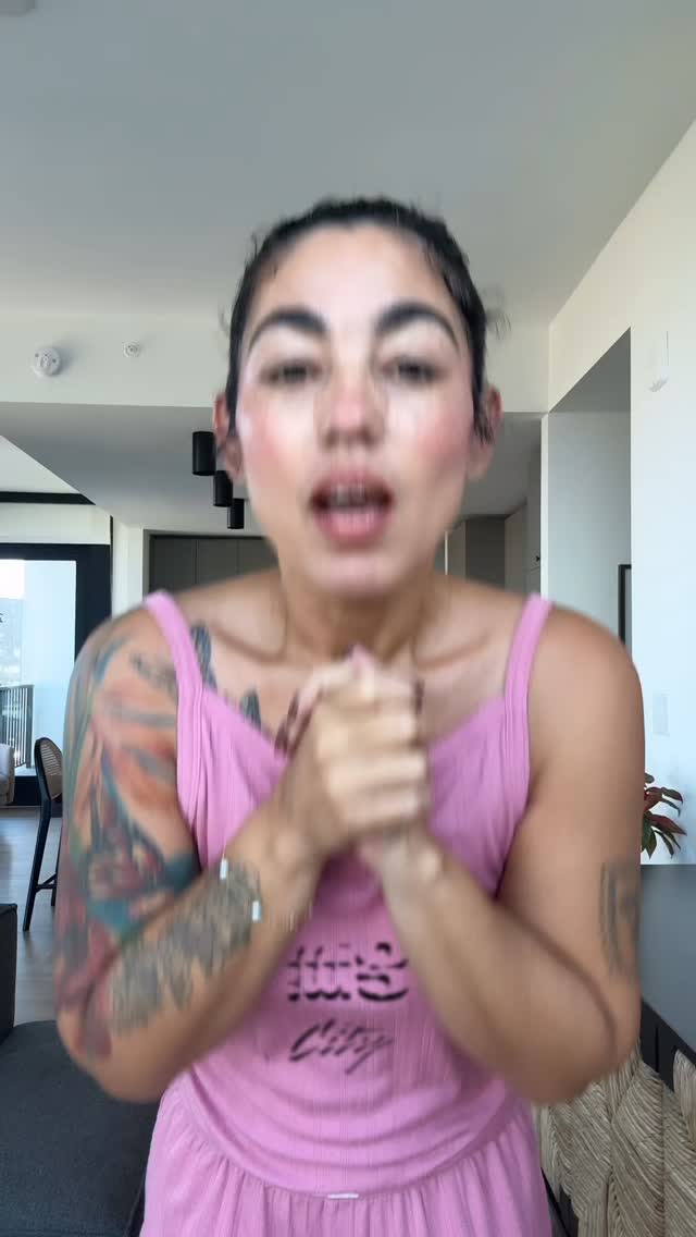 Ok I did it! I hit the streets 🤭 also I had such a pleasant experience @thedrybar (not sponsored y’all) that I made a standing weekly appointment 😂 my stylist was Vincent and he was so great. I’m never washing my hair myself again 🤣🤣