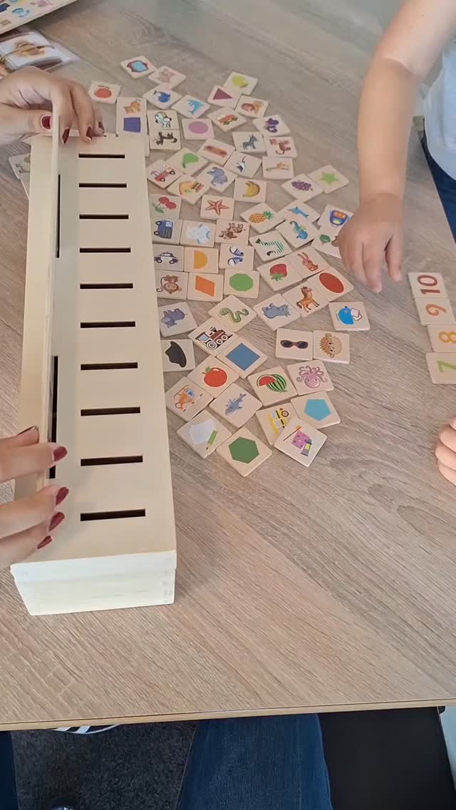 Sfeerimpressie van vandaag 🤩
We spelen samen spelletjes, oefenen kopen en betalen en laten onze creativiteit de vrije loop 😊
#kleinschaligekinderopvang #aandachtvoorhetindividuelekind