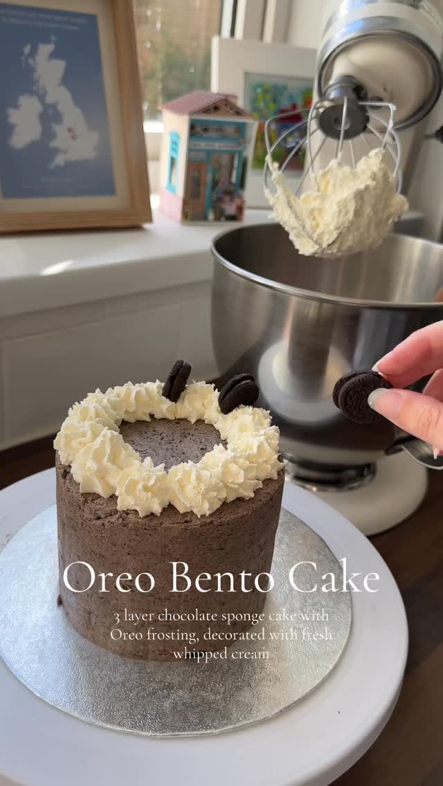 Make an Oreo bento cake with me! 🍫
It’s been a while since I’ve done a full layered cake but I’ve been trying to get better at decorating, so I thought it was about time!
I’ve always found frosting large cakes quite difficult, but practice makes perfect. This is your reminder that it’s okay not to be good at everything, and the more you do it, the easier it will get!
No recipe for this one yet as it’s only a small 4 inch, but would you all like to see this flavour in a bigger cake? Let me know!
#bakingtiktok #bentocake #oreocake #recipes #bakingtok #baking #bakingfromscratch #bakingrecipe #oreo #oreocupcakes