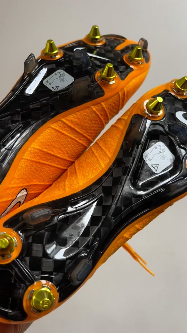 Pure speed. Pure statement.
The Nike Mercurial Superfly IV in Laser Orange / White / Black / Volt isn’t just a boot, it’s an icon of explosive acceleration and lightweight precision. A standout from Nike’s boldest era of design, built for players who want to turn every sprint into a highlight.
Available now in UK size 9.5 on Bootsfinder – don’t sleep on this rare drop.
#MercurialSuperfly #LaserOrange #NikeFootball #SpeedBoots #RareBoots #BootCollectors #BootsFinder #ExplosiveSpeed #SGPro