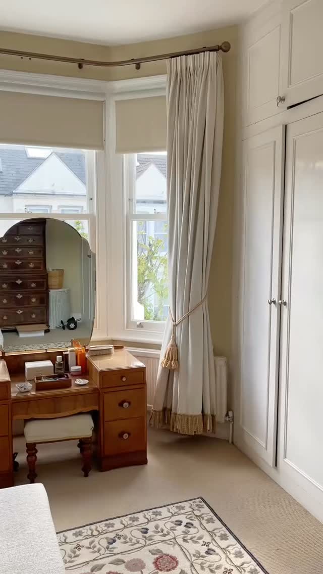 Who doesn’t love a ‘before & after’?!
We replaced the existing thin, pencil pleat, plain fabric curtains that were also too short with lovely, sage striped, thick blackout, interlined, pinch pleated ones.
What do you think? Should we add some matching green tie-backs?
#balham #tooting #southlondon #earlsfield #wandsworth #maker #curtainmaker #windowtreatment #bespokecurtains #handmadecurtains