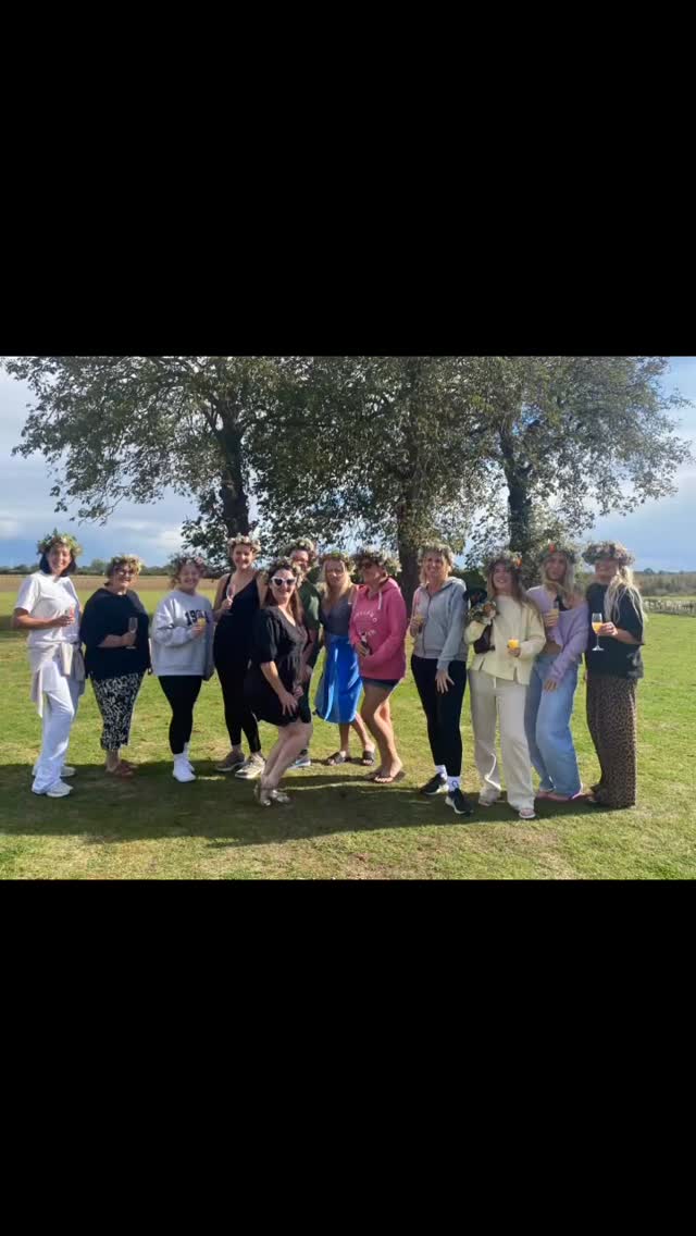 Fun afternoon had delivering a floral crown workshop for a hen party @lelleybarns for the lovely bride @v_gilp and her wonderful friends. #florist #flowers #positivevibes #positivementalhealth #henpartyideas
