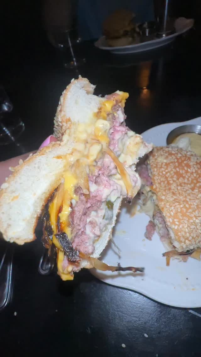 I’m trying the New York Times Top 25 Places to Eat in Chicago! ✨
Next stop: @theloyalistchicago
#chicago #chicagofood #chicagodinner #chicagorestaurants