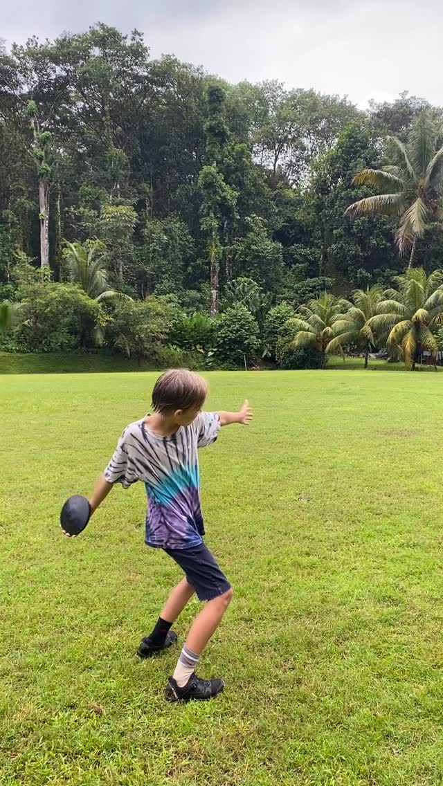 Twisting for discus!🏃♀️🏃
#trackandfield #runrunrun #throwthatdiscus