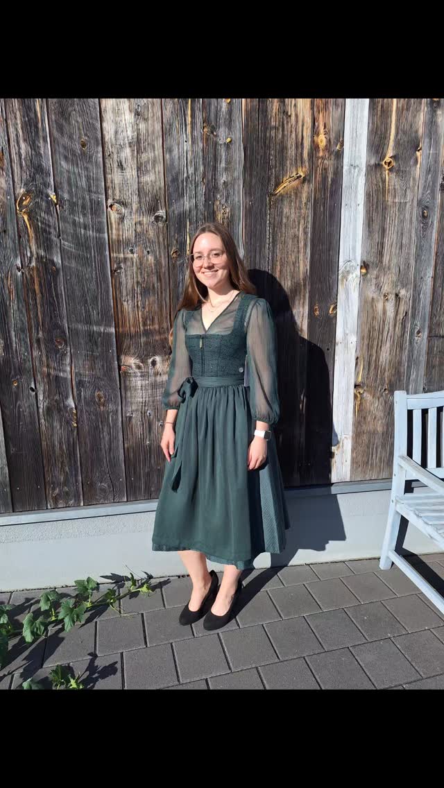 Unsere Gewinnerin war heute da 😊
Schaut sie nicht toll aus in ihrem neuen Dirndl 🥰
Top gestylt fürs #oktoberfestaltenfelden 😊
#dirndllove #dirndl #dirndlliebe #passau #tracht #dirndlzeit #dirndlliebe🎀 #wiesn #wiesnstyle #oktoberfest