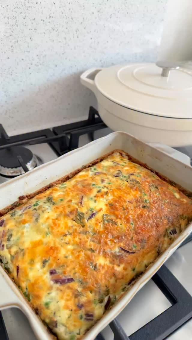 Pea, feta & mint frittata 😋
This is my favourite breakfast prep go-to and everytime I post it on my stories everyone wants the recipe so here it is!
I don’t measure anything, only with love. You’ll need eggs, peas, mint, feta cheese, garlic granules, paprika, salt, pepper, chilli flakes and worcestershire sauce. Sometimes I add red onion also!
Once whisked, pour into in a greased baking dish. Cooking times vary but I just put a knife in the middle to see if it’s done.
I recommend serving with a cruciferous vegetable of some kind such as watercress or rocket and pair with some fruit.
Voila! Enjoy 😍