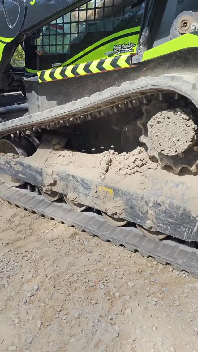 Gravel base prep for our cobblestone walkway going in this week. 👌👌
#heavyequipment #hardscape #miniexcavator #kubota #skidsteer #dirtygraphix #landcaping #dirtwork #contracting_company #excavator #dirtwork #dirtworld #dirtyhandscleanmoney #singleaxle #dumptrump #stonework #naturalstone #dirrty #naturalstoneslabs #cobblestone #oporator