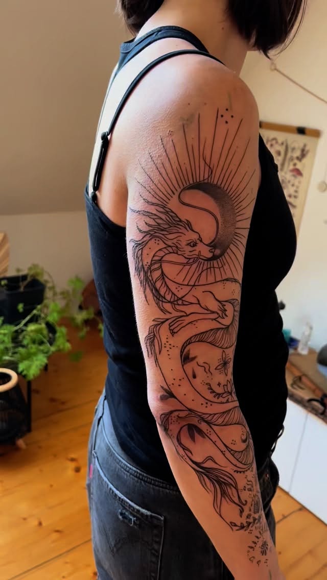 Minulý týden mě znovu navštívila Romča a tak jsem měla možnost zachytit i zahojeného draka, kterého jsme dělaly v únoru.
Ale kvůli drakovi nepřišla... co si z naší návštěvy odnesla uvidíš už v dalším reelu.
#vedometetovani