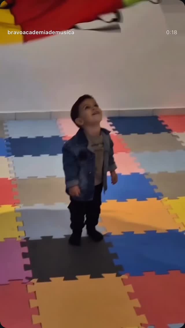 🎶✨ A musicalização infantil vai muito além da música: ela desenvolve atenção, linguagem, coordenação motora e habilidades socioemocionais.
Cada batida, cada canto, cada movimento… é aprendizado em ação! 🥁🎤🎹
🎵 Música que forma, conecta e transforma.
#musicalizaçãoinfantil #aprendizagem #desenvolvimentoinfantil #n#bravoacademiademusica