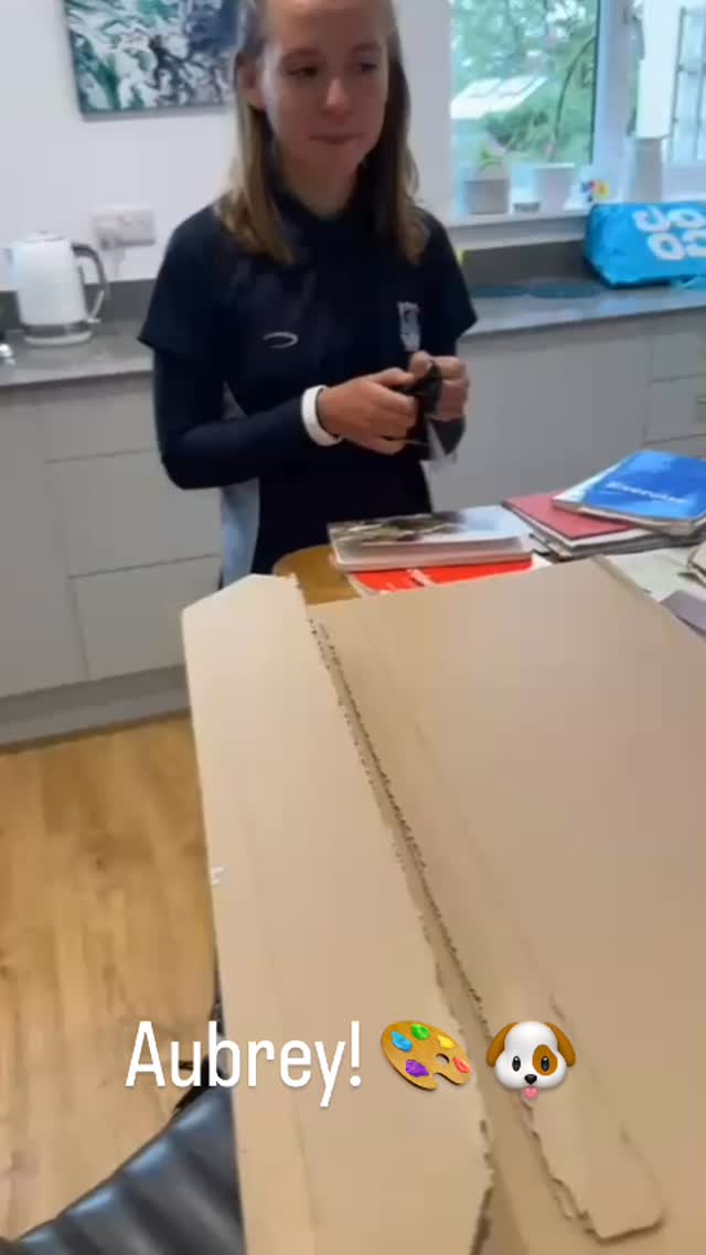 Another happy customer! Aubreyโs portrait delivered home. Not sure what Aubrey thinks? ๐คฃ
#TheDogPortraitArtist #DogLoversofUK #dogsarefamily #OilPainting #CliveHemsley #DogsofInsta #DogsofInstagram #DogMemories #painter #PaintmyDog #DogsofLymeRegis #dogs #DogLovers #DogPortraits #DogPortrait #artist #ILoveDogs #puppy #PuppiesofInstagram #pet #PetsofInstagram #CuteDogs #DogArt #PetPortrait #PetArtist #CustomArt #ArtistOnInstagram #InstaDogArt #FurryFriends #aubrey