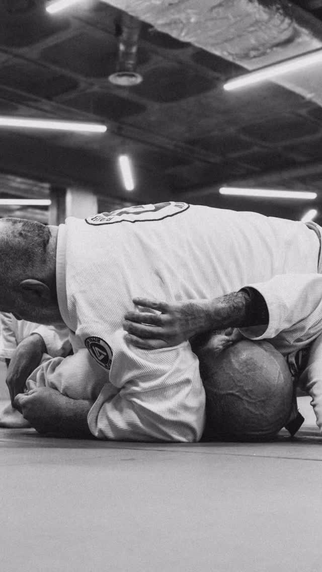 Sometimes you’re the hammer, sometimes you’re the marshmallow! @miadji having the honour of getting crushed by @mauriciogomes.bjj
Photo credit: @smithgy
#centrelinejiujitsu #mauriciogomeslegacy #rogergracie #jiujitsu #bjj @rogergracie @rogergracieacademy