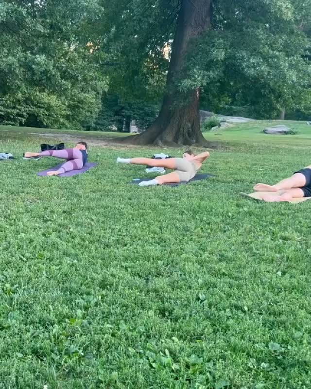 Strengthen & lengthen with us! Tue 7:15 AM & 6 PM | Wed 12 PM & 6 PM. Book at our link in bio.
#nycfitness #centralparkpilates #thingstodoinnyc #uws #nycthingstodo #pilates