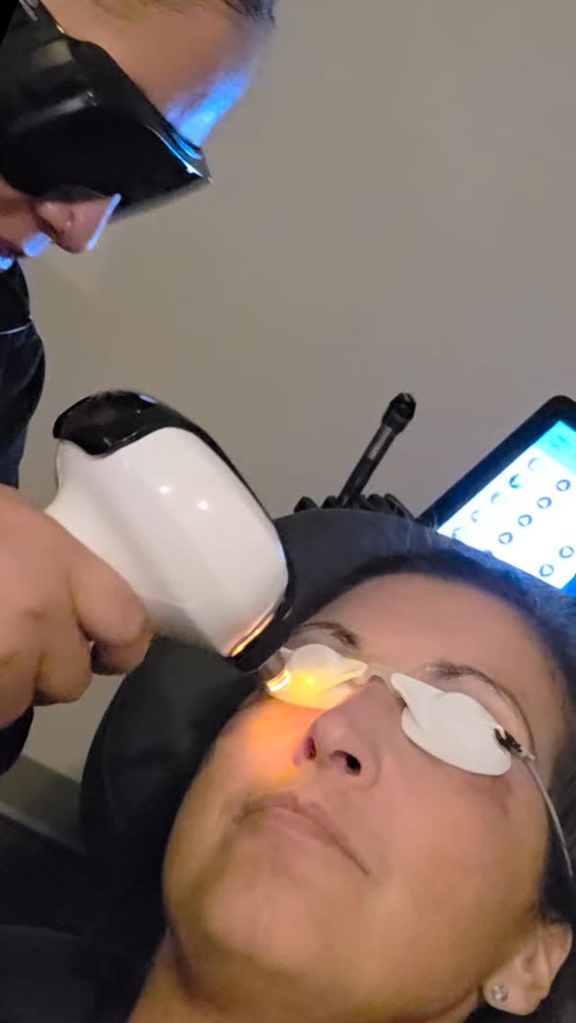 Taking care of dryness, dark spots AND wrinkles - that's a very productive lunch break!
#dryeye #newbergfamilyeyecare #travelingeyedoc #obsessed #newtoys #askusaboutit