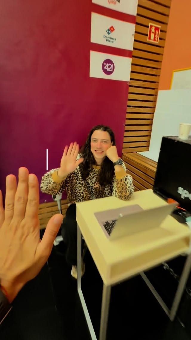 25-26 metų sezono ATIDARYMAS buvo dviguba šventė! Atidarėme ne tik BC421 sezoną, bet ir @kitas_kampas teatro sezoną. Aikštelėse buvo tikra drama iki paskutinio taško. Džiugu, jog buvo ne tik rimtas turnyras, bet ir akimirkų vertų džiaugsmo bei juoko ašarų.
Ačiū už įsimintiną pasirodymą @bruzasaudrius ir @martynasnedzinskas . Tikimės, jog badmintono aikštelė taps antra aikštele po teatro 💜.
AČIŪ kiekvienam dalyvavusiam, atėjusiam palaikyti bei prisidėjusiam prie turnyro dovanų bei vaišių, tad atskiras AČIŪ @sneakersreaders @kitas_kampas @kitaskampas_baras @fantazijos.lt @forumcinemaslt @astriaiastru @boldcup @coffeering.lt @gaidelis_klasika @vaidapavilonyte 💜