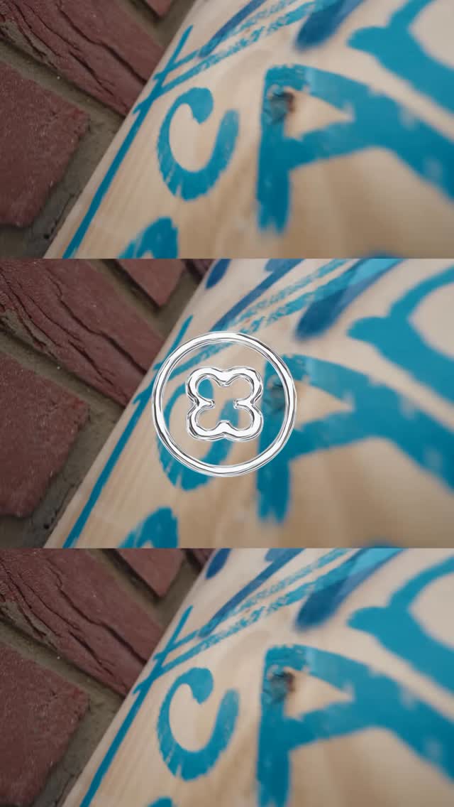 🎥 NOTTING HILL CARNIVAL - VINILE IN MOVIMENTO
Bassi che si agitano, bandiere che sventolano, corpi che si muovono.
Londra si trasforma in puro suono e colore.
SEI MATTO?! 🔊
Siamo venuti con i vinili, ce ne siamo andati con i ricordi.
#NottingHillCarnival #Vinylacy
📹 di @__keeley_______ 🐐