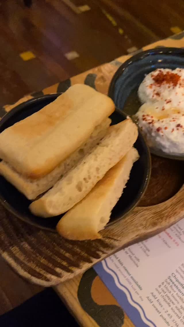 After a beautiful evening mindful walk with @r.h.travels Albero’s Tapas Tuesday was the perfect treat! £13.50 for three dishes and a beer, wine or soft drink of your choice 😍 #discoverbtown #bedford