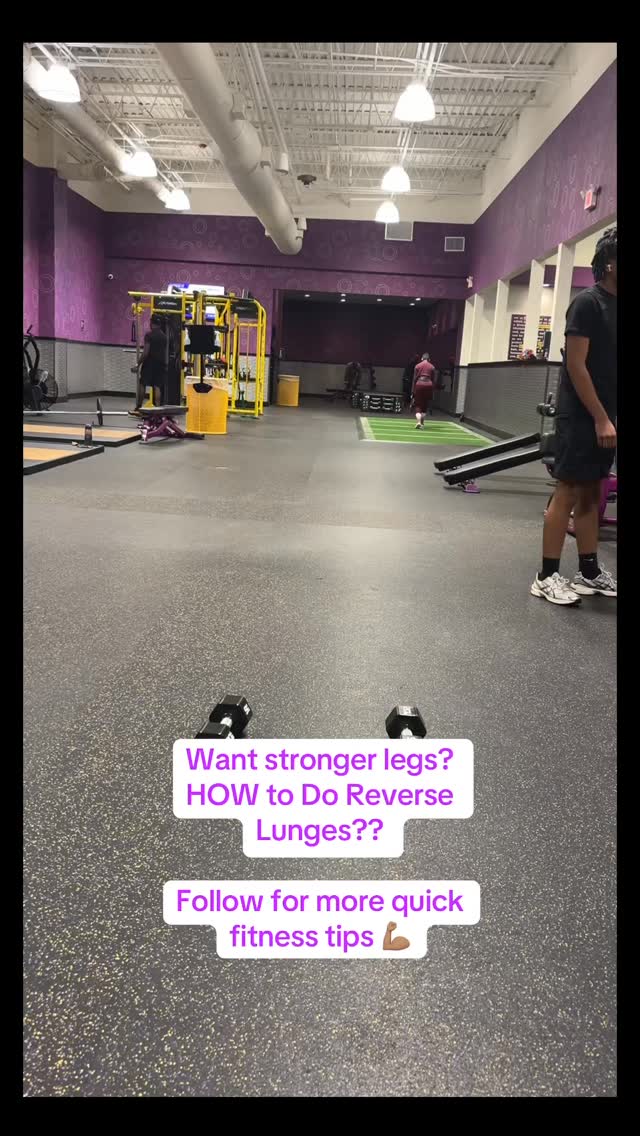 🔥 Want stronger legs? Here’s HOW to do a reverse lunge
💪🏽 10–12 reps each leg × 3–4 sets ✅
Follow for more quick fitness tips! #ReverseLunge #LegDay #dumbbellsworkout #singlelegworkout
