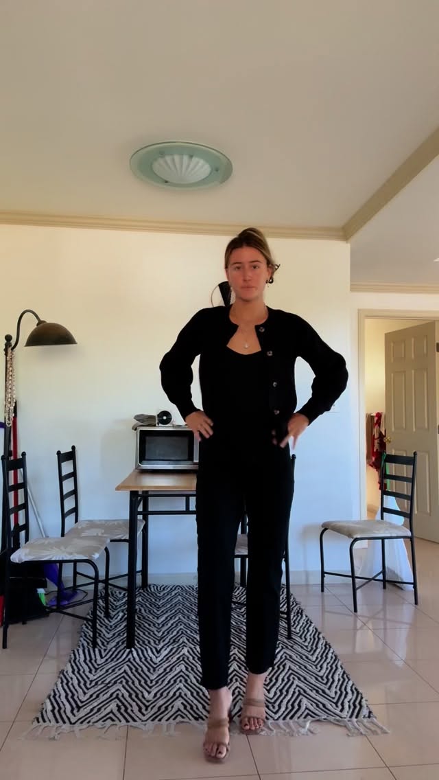 My name is Shae and I am going to be starting a job in the hospital SOON as a pediatric dietitian and these are some of my outfit ideas. Would u take me seriously?! Last one represents the days I will be wearing scrubs for the days i’m TIRED/want to keep it simple. Yes this is a page for pediatric nutrition information and also for OUTFITS! because why not
#thepediatricRD