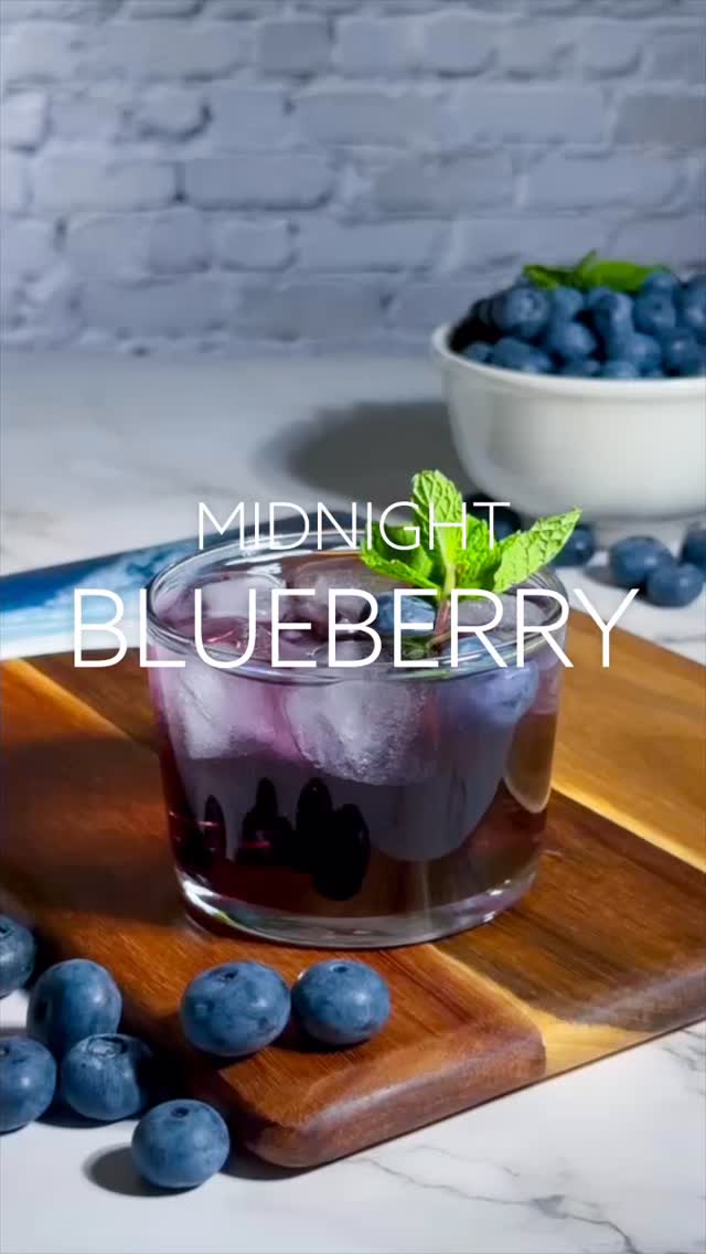 ✨ Midnight Blueberry ✨
POV: Your playlist is on, the lights are low, and this drink is calling your name 💜🌙🫐
🫐 You’ll need
– 1 oz blueberry syrup or jam
– 1 oz lemon juice
– 2 oz dry white wine (or verjus / grape juice)
– Splash of soda
– Ice
✨ How-to
Shake syrup, lemon, and wine with ice → strain into a glass with fresh ice → top with soda and stir gently → garnish with blueberries + mint 🌿
Deep, moody, and just a little sparkly — the ultimate evening wind-down sip.
👉 Save this recipe for your next night in!
💬 What’s your go-to evening cocktail? Tell me below! 👇
#BlueberryCocktail #WineCocktail #MocktailHour #EasyCocktails #Drinkstagram #CocktailRecipes #MocktailRecipes #HappyHourAtHome #SipAndSavor #TheCasualSipper #DrinkInspo #HomeBartender #CocktailReels