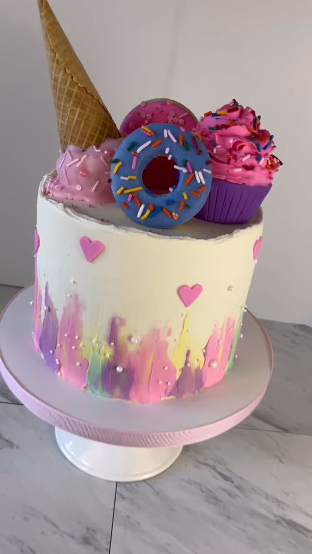 #cutedessert #snarkysweetcakechick #icecreamcake