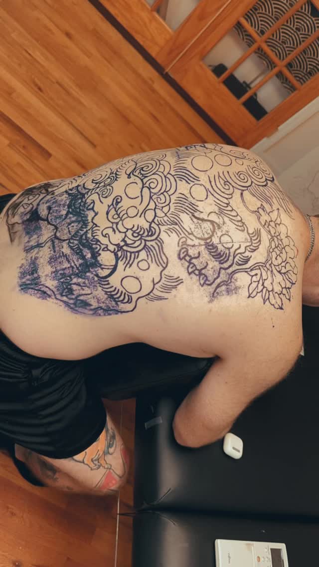 @dave_lopez_tattoo started this shisa back piece this week. Come in for walk-ins on Thursdays and Saturdays or contact us to set up your consultation/appointment.
#irizumi #shisa #shisatattoo #maplewoodnj #maplewoodartsandculture #maplewoodvillage #somanj #somaarts #japanesestyle #japanesetattoo #njtattooshop #njartist #nyctattooartists