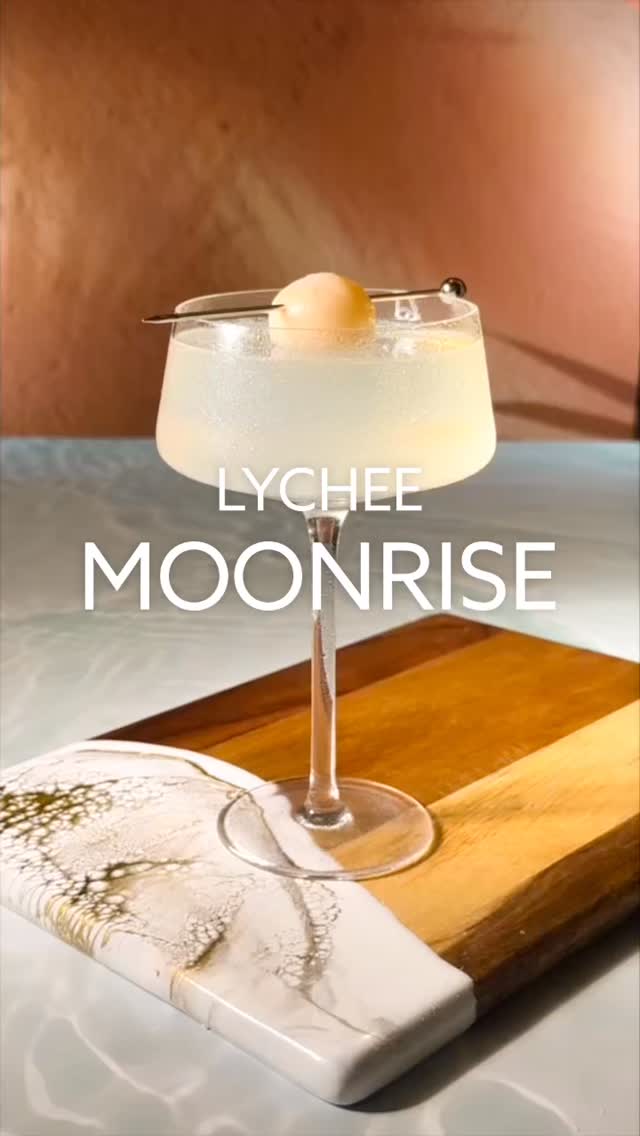 🌙 Lychee Moonrise ✨
Start your week on a softer note—floral, dreamy, and quietly magical. Perfect for Monday nights when you want to skip the spotlight and sip under the moon instead.
🥂 You’ll need
– 1 oz lychee syrup (from canned lychees)
– ½ oz lemon juice
– 1 oz soju
– Splash of soda water
– Ice
✨ How-to
Shake lychee syrup + lemon + soju with ice → strain into a chilled glass → top with soda water → garnish with a lychee or edible flower.
Light, calming, and a little celestial—because even Mondays deserve some magic. 🌌
Who’s ready to sip into the week?
👉 Save this recipe for your next moonlit moment ✨
#LycheeMoonrise #CelestialSips #TheCasualSipper #DrinkInspo #StarryNights #LycheeCocktail #SojuDrinks #MondayMood